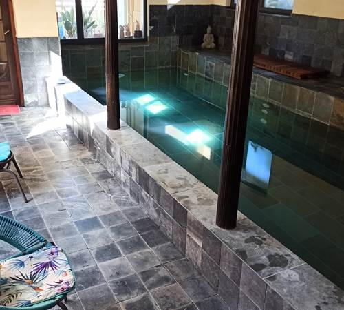 piscine-interieure-spa-chauffee-la-grenade-bleue-pons-charente-maritime-galerie