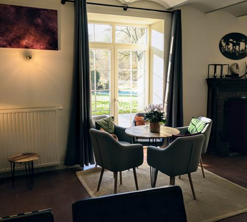 woonkamer-ambleve-rivier-oever-ecolodge-galerie