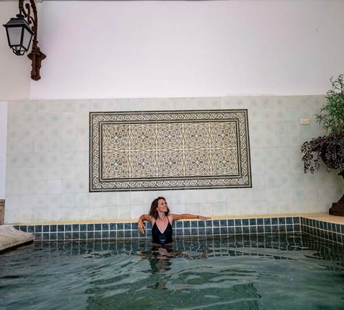 Piscine intérieure chauffée à Orange-photo-page