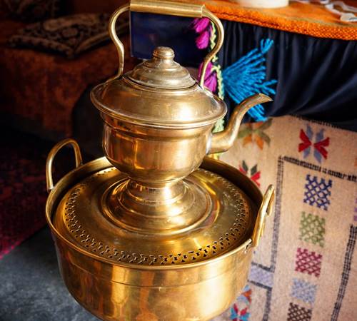 Accessoire traditionnel pour le lavage des mains