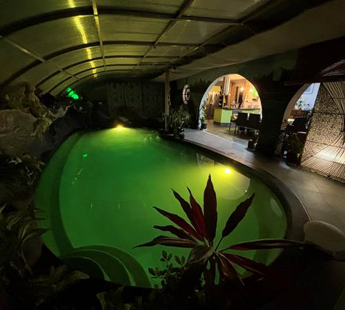 Piscine la nuit 