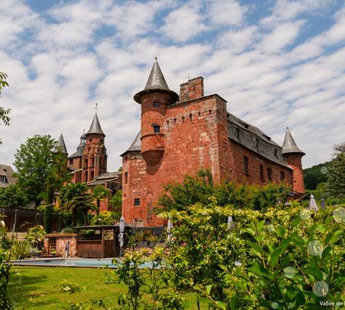 Eglise-Saint-Pierre-et-Chateau-Vassinhac-Collonges-Manon-Sourzac.jpg.jpg-1200px-galerie
