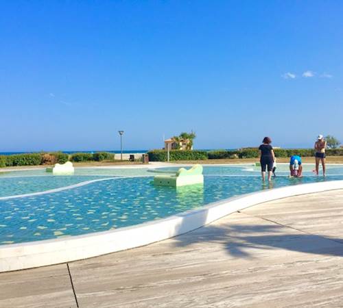 Miroir d’eau à Port Leucate avec vue mer-galerie