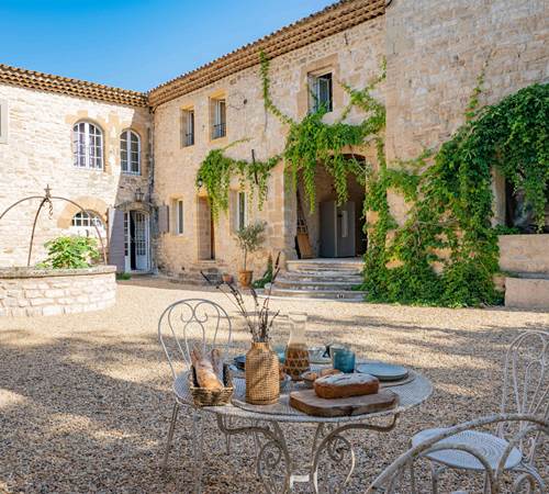 Cour du prieure-galerie