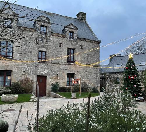 Etérieurs avec sapin-galerie