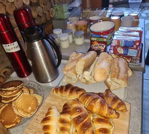 un groupe de motards au petit déjeuner-galerie