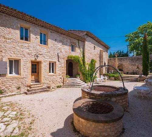 Cour intérieure du prieuré-galerie