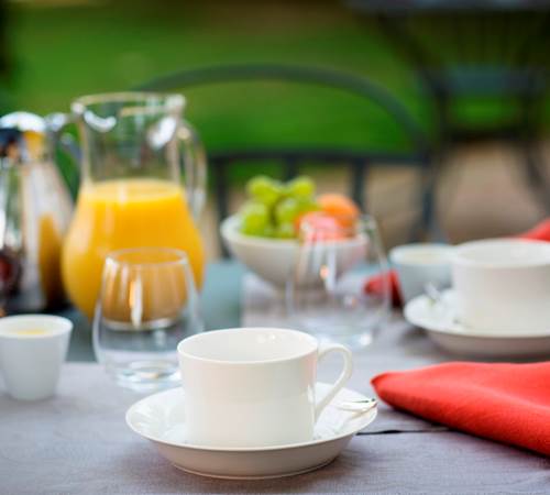 Petit-déjeuner à la Pinède-galerie