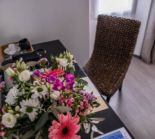 Chambre 2 Bureau et Fleurs-galerie