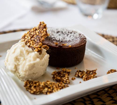 Moelleux au Chocolat Valrhona, Crème Glacée à la Vanille de Madagascar-photo-page