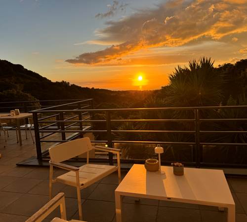 couche de soleil depuis la terasse-galerie