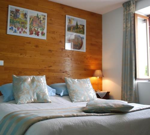 la chambre Cabanon, chambre double, lit de 1,80m x 2,00m avec vue sur la nature-galerie