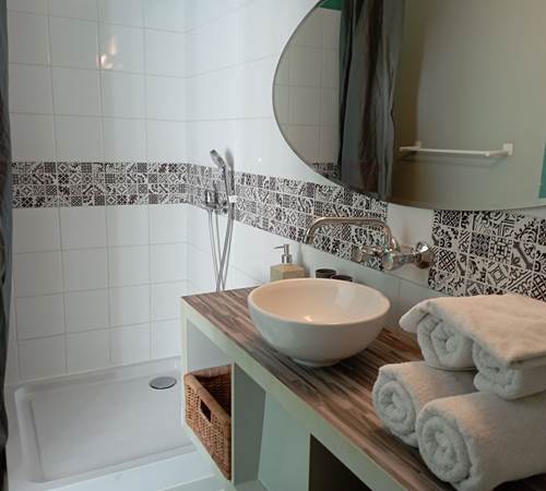 Chambre Garrigue - la douche-galerie