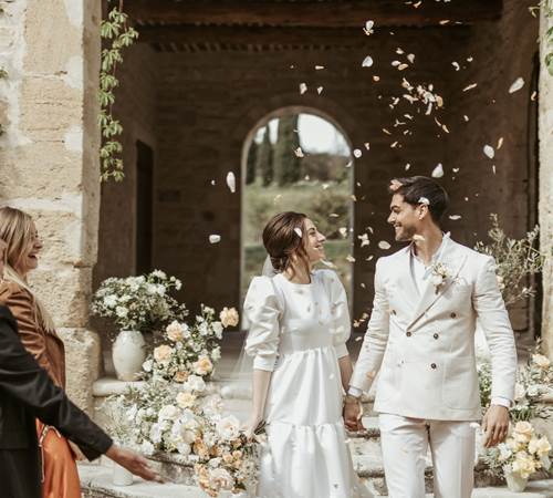 Lancer de pétales sur les mariés-photo-page