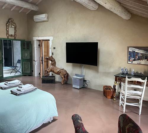 grande chambre avec jolie vue sur le jardin de curé-galerie