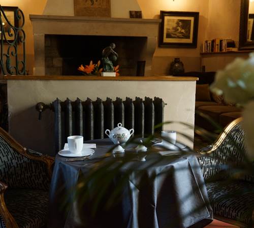 le petit déjeuner continental servi en salle ou en terrasse-photo-page