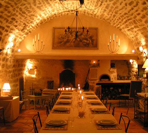Salle des petits déjeuners et table d'hôtes-galerie
