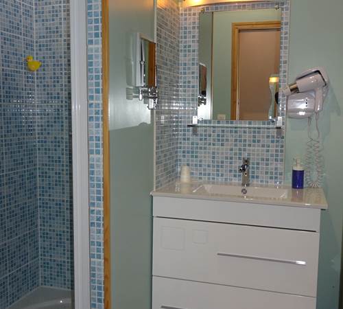 salle d'eau et toilette privative-galerie