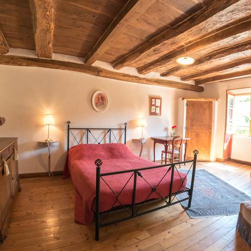 Chambre Familiale Bois avec 1 lit double, 1 lit simple, salle de bain et wc privatifs-special-offers