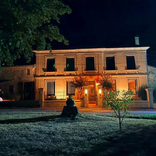 photo maison de nuit