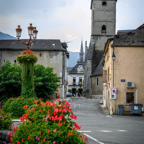Vue sur le centre du village depuis la rue du moulin.-photo-contact