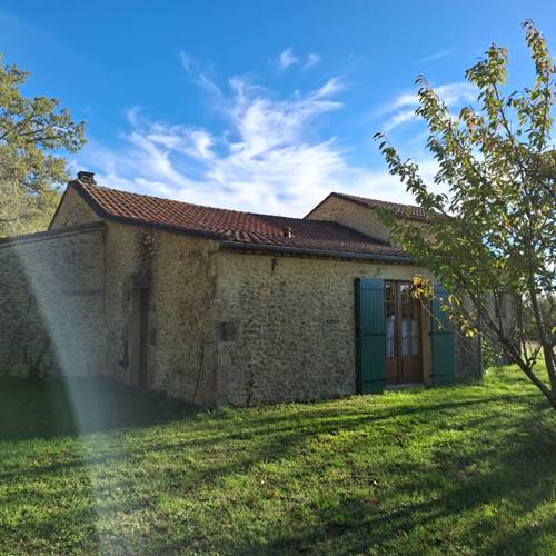Maison typique périgourdine pour 8 personnes, grands espaces en bordure de forêt, idéale en famille ou entre amis pour vacances en Dordogne-photo-contact