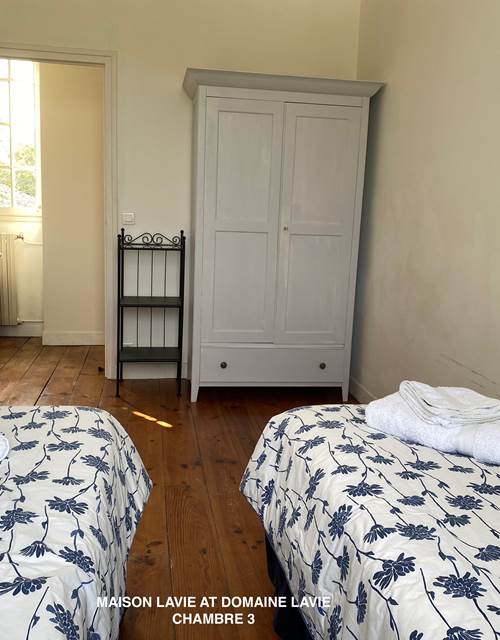 Maison Lavie chambre 3 lits jumeaux2