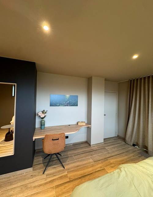 le coin bureau dans la chambre du bas