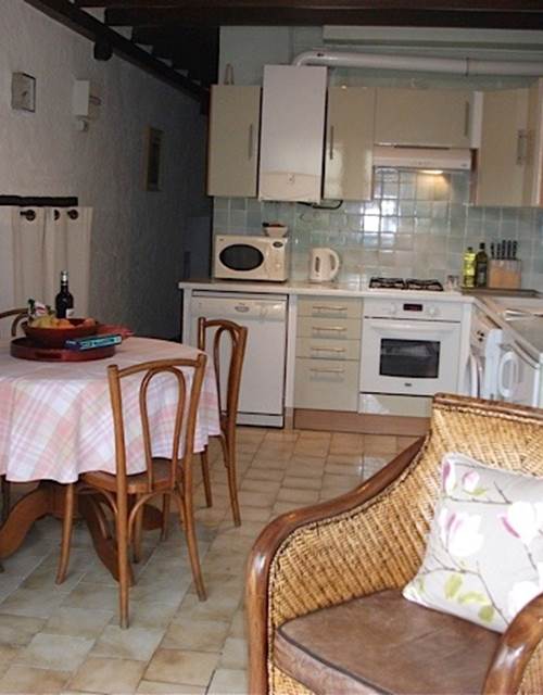 La cuisine avec coin de repas