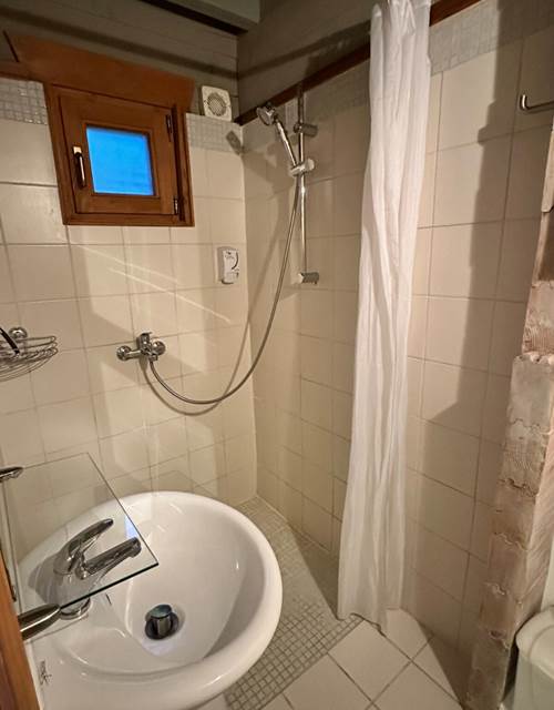 Screenshot_20250324_102244_Airbnb