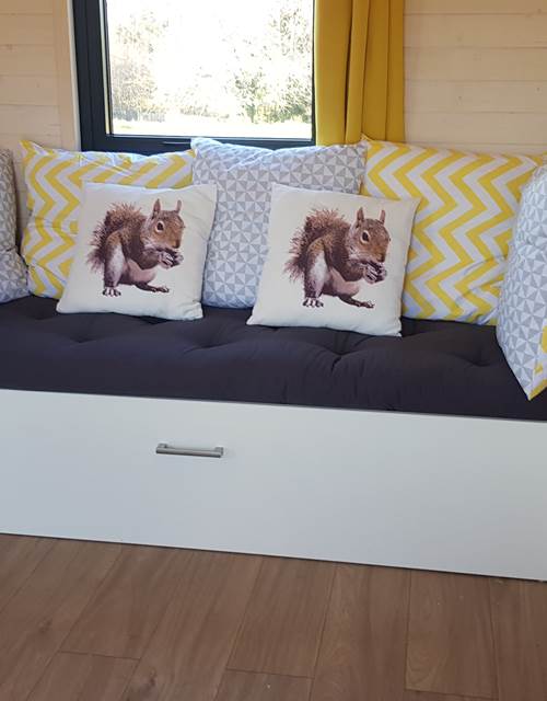 Cabane de l'Ecureuil, banquette du salon