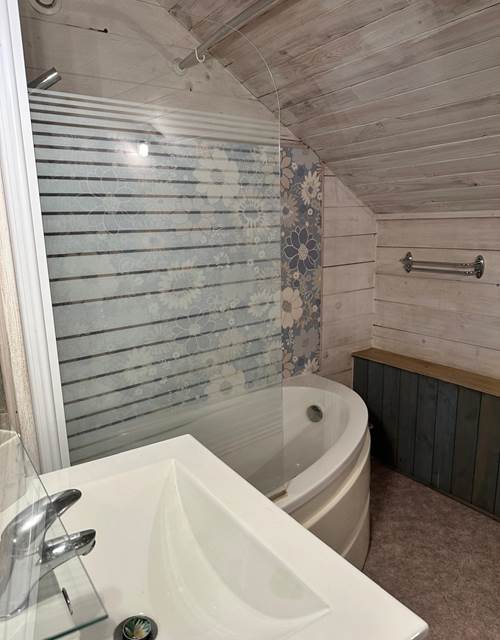 Salle de bain wc à l'étage