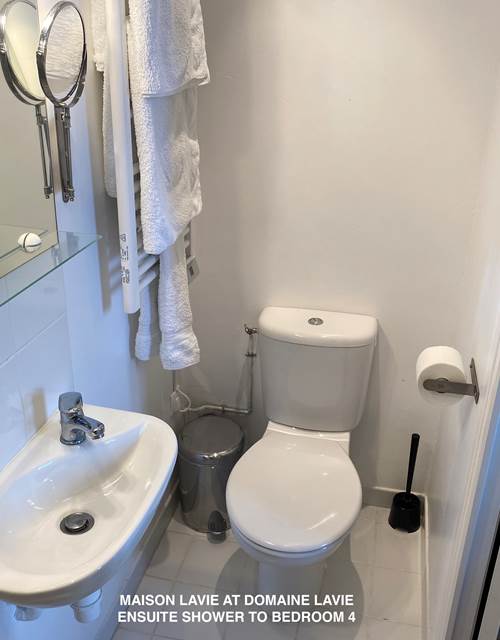 Maison Lavie chambre 4 Salle d'eau prive´e2