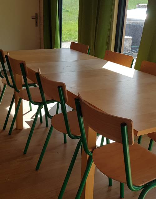Cabane du Cerf, salle à manger et vue terrasse