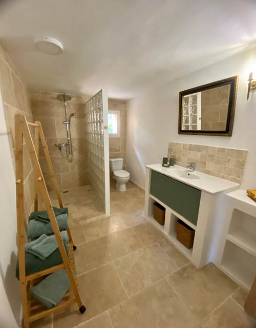 La serre des Mourgues-Salle de bain- Gîte Valentin