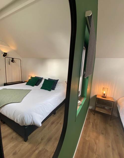 813ef09d-6903-4ef9-a39d-6cb0004e7ad9