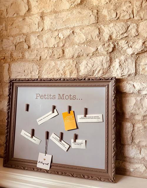 Salon Salle à manger mur de pierre tableau_La Cavalerie