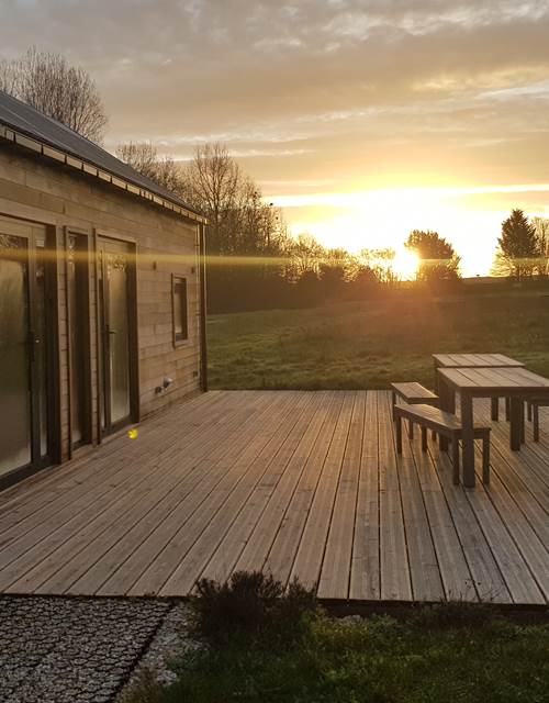 Cabane du Cerf, extérieur, au petit matin