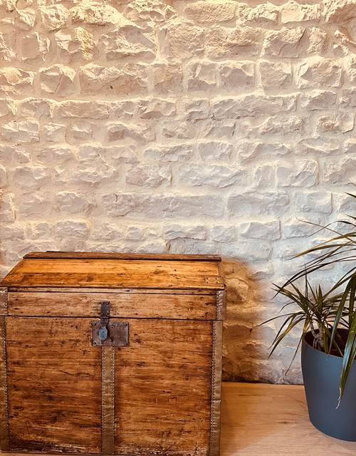 Salon_mur en pierre_La Grande Cavalerie