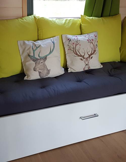 Cabane du Cerf, banquette salon