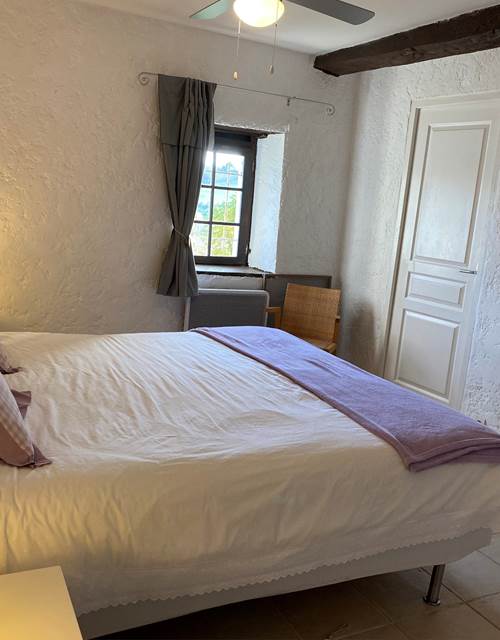 Ground floor bedroom with king size bed (180cm)