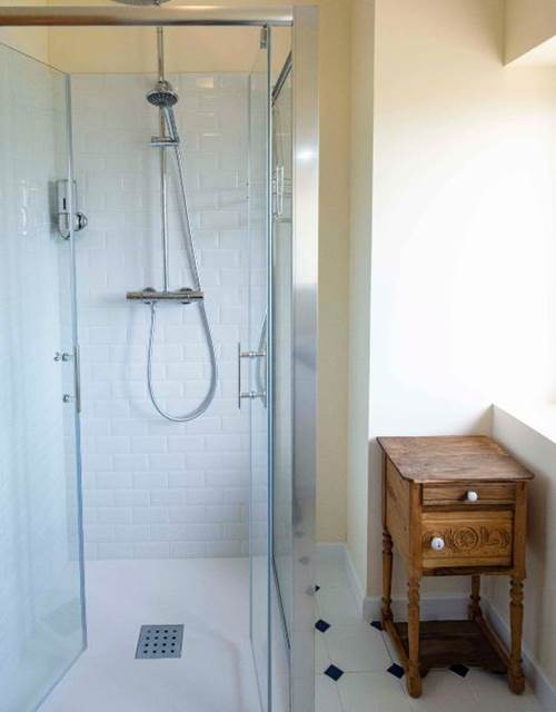 Salle de bain 2 lits simples