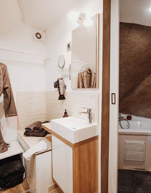 FF728385-5194-4BB5-996E-FE38FFDD4832