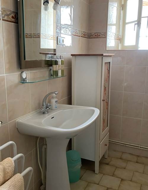 Salle d'eau avec WC separe