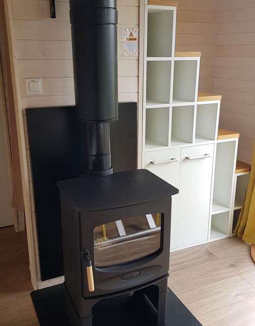 Cabane de l'Ecureuil, poêle à bois