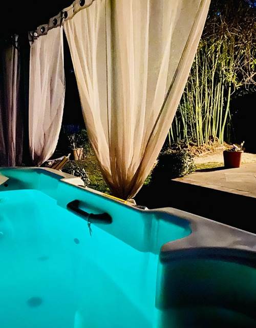 AC8DD0F5-152A-4BC7-B2AD-D24507FB1393