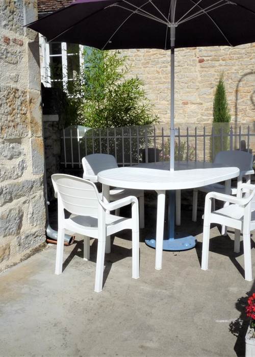Terrasse devant le gîte