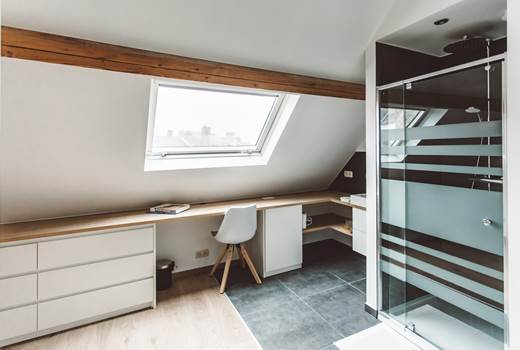 301 CHAMBRE SUPERIEU BUREAU