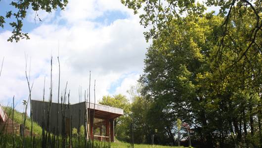 Vu de la mare, un gîte en Limousin