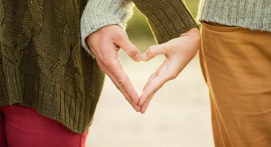 hands-1150073_1920.jpg